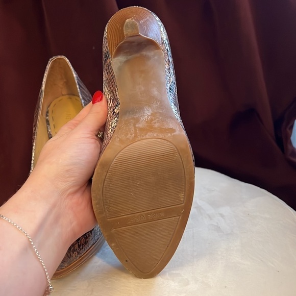 Nine West Snakeskin Platform Pump Size 7.5 - Picture 6 of 7